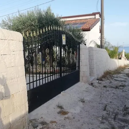 Grazioso Di Fronte Al Mare Apartment
